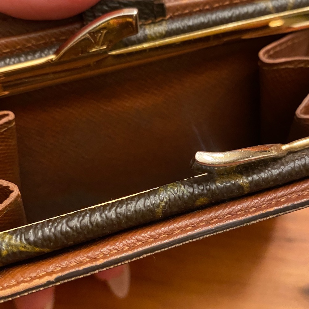 Louis Vuitton Monogram Kisslock Wallet - Picture 16 of 16